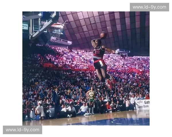 飞人对决石佛：篮球之神与沉默巨人的史诗较量